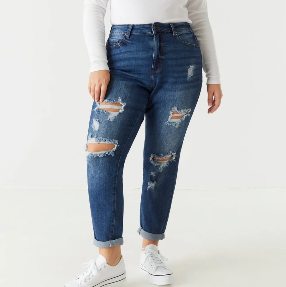 REFUGE Cropped Boyfriend Button Fly Jeans - Picture 1 of 15